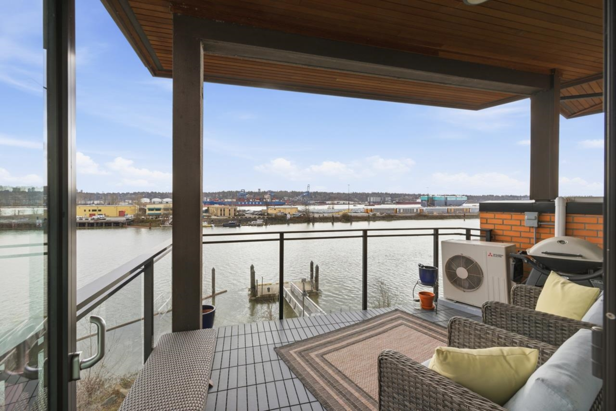 Staircase Photo of 414 220 Salter Street, New Westminster, BC