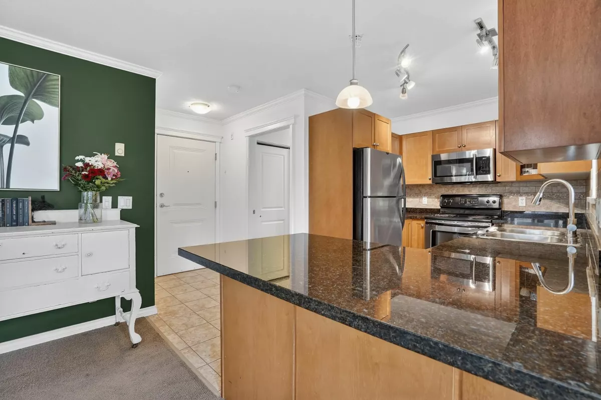 Primary Bathroom Photo of 210 22255 122 Avenue, Maple Ridge, BC