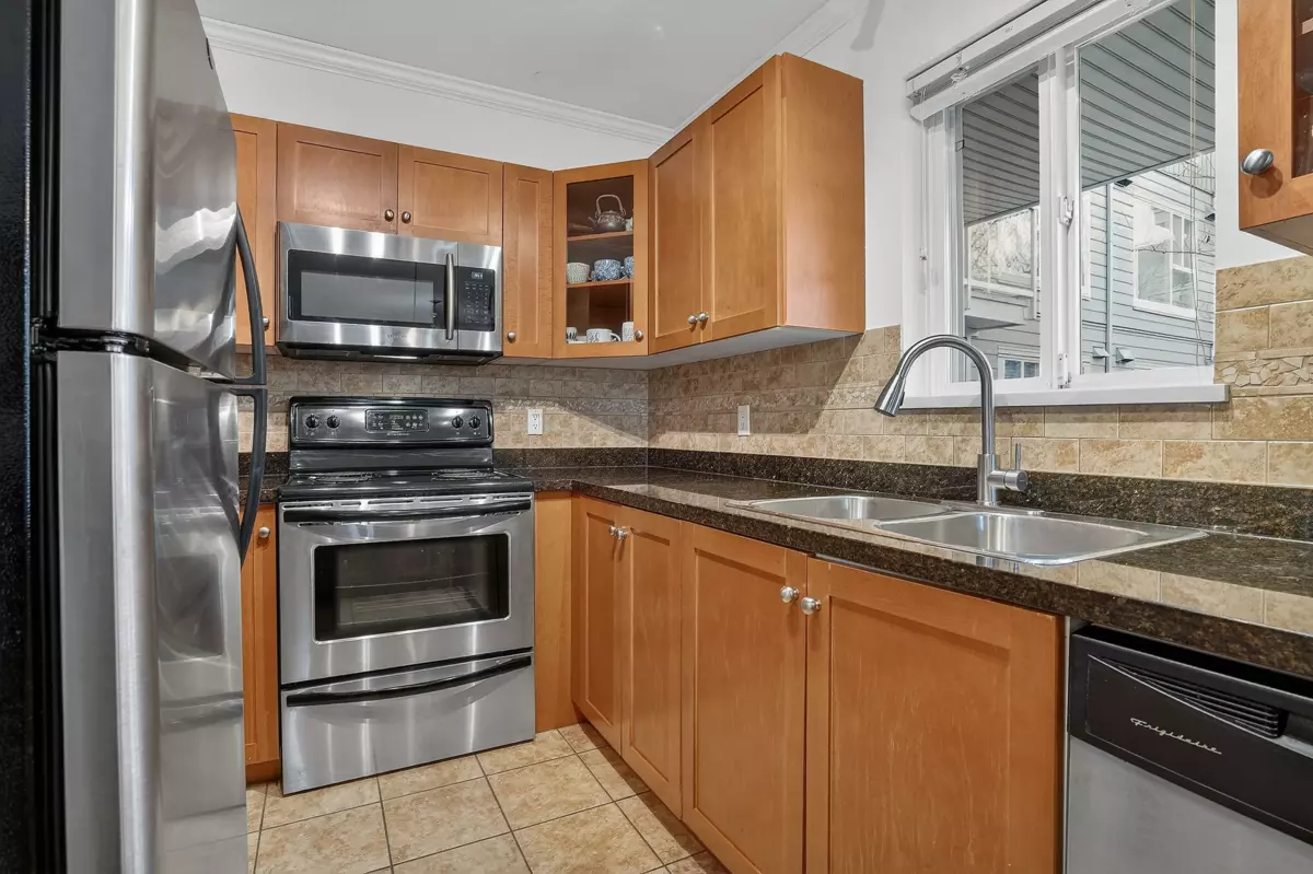 Primary Bedroom Photo of 210 22255 122 Avenue, Maple Ridge, BC