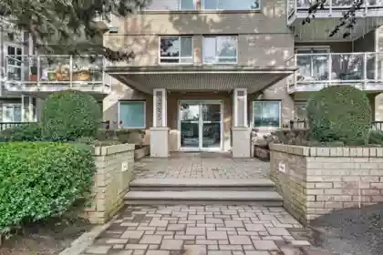 210 22255 122 Avenue, Maple Ridge, BC, West Central — 2 bed apartment/condo for sale