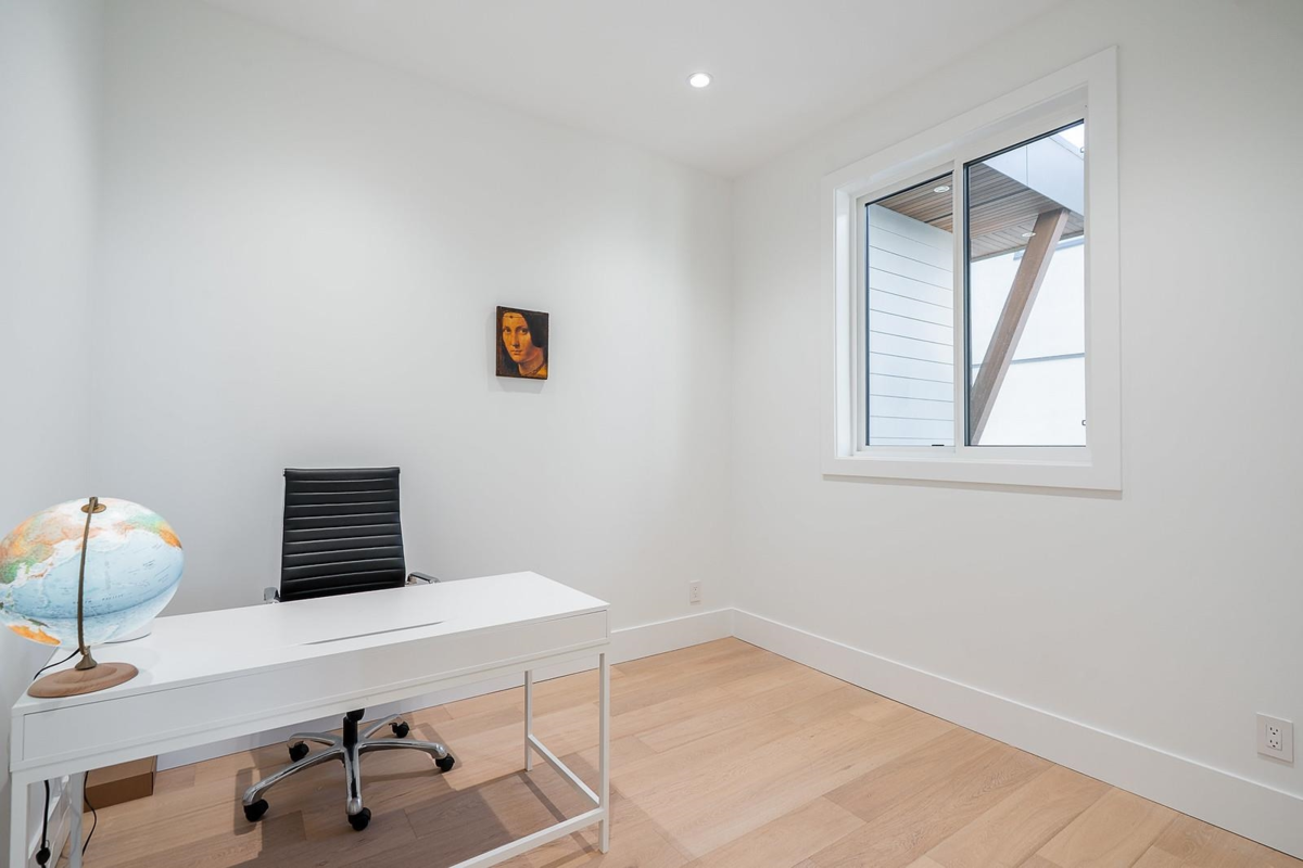 Entry Foyer Photo of 101 1204 Hammond Avenue, Coquitlam, BC