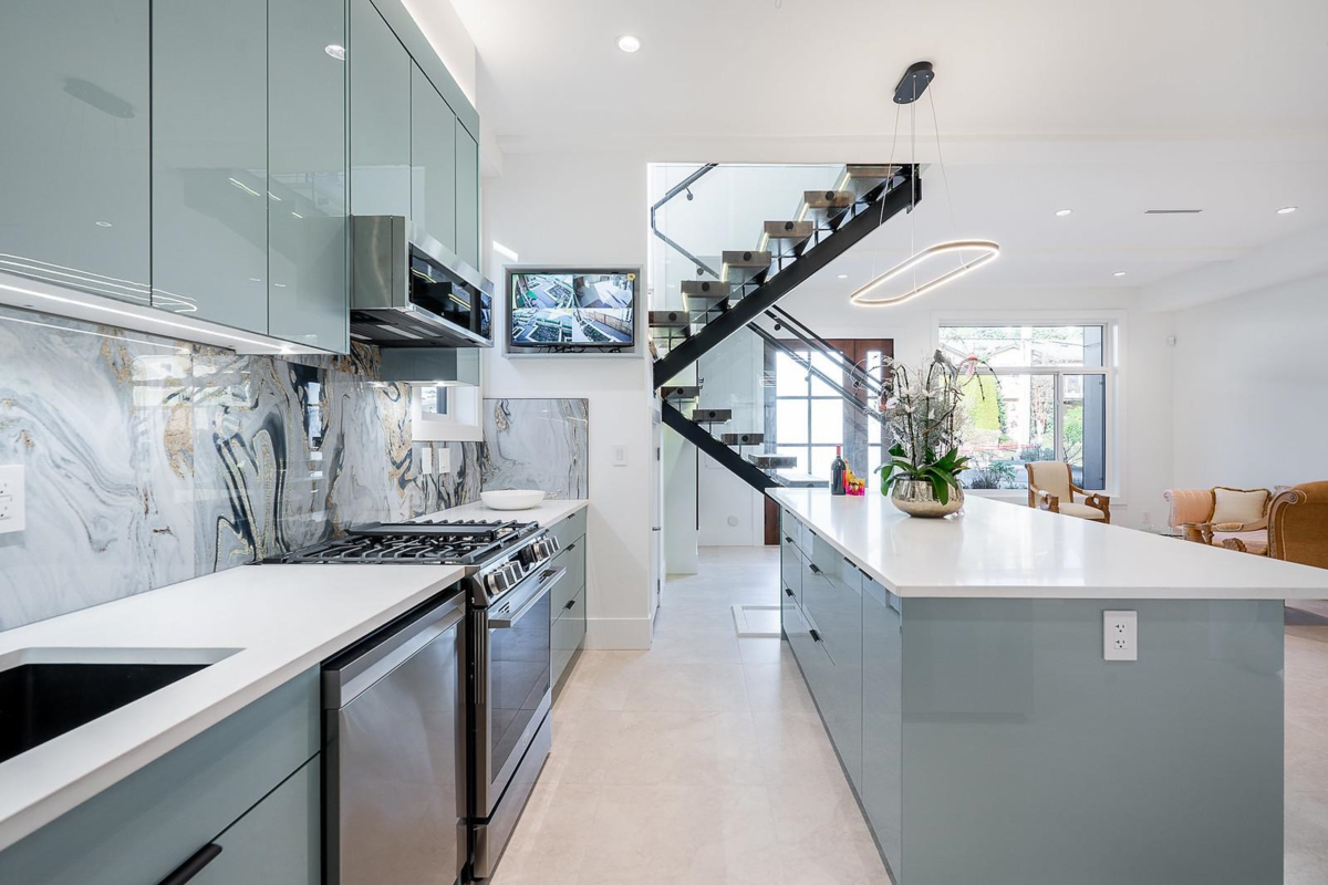 Kitchen Island Photo of 101 1204 Hammond Avenue, Coquitlam, BC