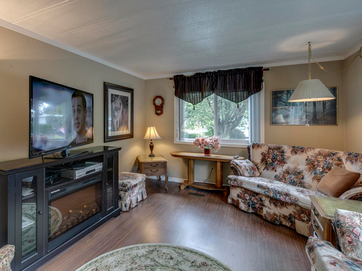 Dining Area Photo of 70 31313 Livingstone Avenue, Abbotsford, BC
