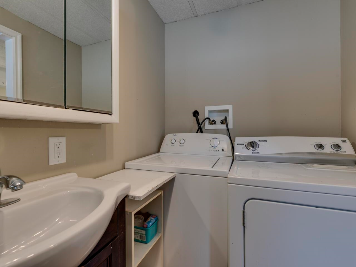 Entry Foyer Photo of 70 31313 Livingstone Avenue, Abbotsford, BC
