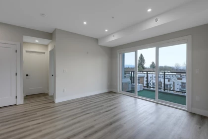 Kitchen Photo of 505 6285 King George Boulevard, Surrey, BC