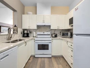 Primary Bedroom Photo of 409 5518 14 Avenue, Delta, BC