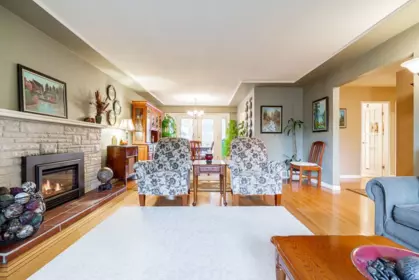Kitchen Island Photo of 13789 Bentley Road, Surrey, BC