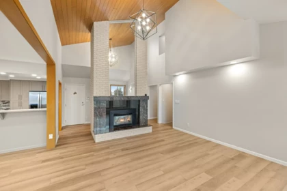 Kitchen Island Photo of 3 3755 Clearbrook Road, Abbotsford, BC