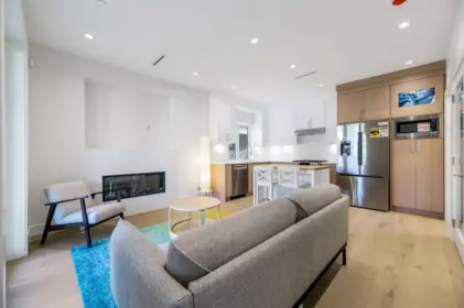 Kitchen Photo of 1 366 E 64th Avenue, Vancouver, BC