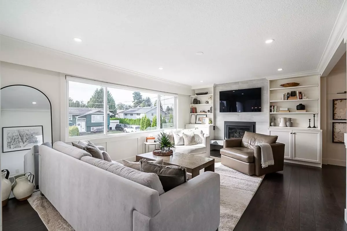 Living Room Photo of 7626 116a Street, Delta, BC