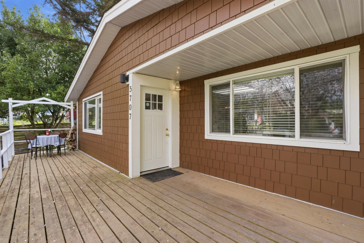 Dining Area Photo of 5707 Medusa Street, Sechelt, BC