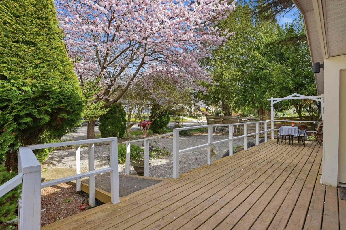 Living Room Photo of 5707 Medusa Street, Sechelt, BC