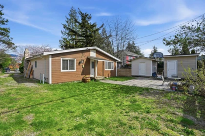 Outdoor Deck Photo of 5707 Medusa Street, Sechelt, BC