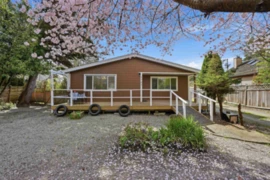 5707 Medusa Street, Sechelt, BC
