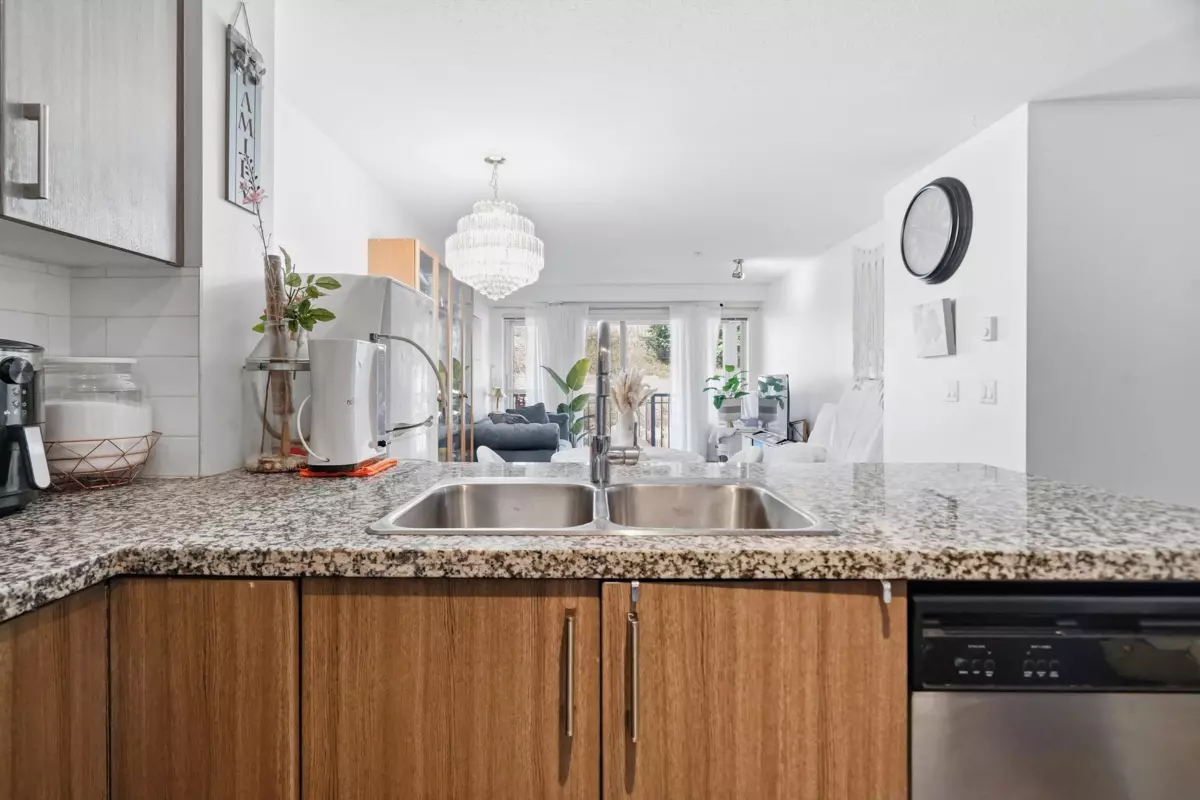 Dining Area Photo of 401 3178 Dayanee Springs Boulevard, Coquitlam, BC