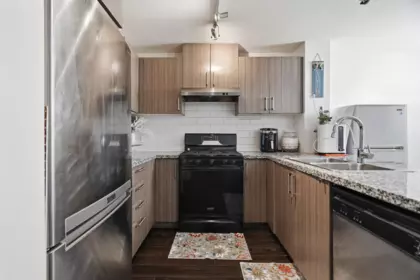 Kitchen Island Photo of 401 3178 Dayanee Springs Boulevard, Coquitlam, BC