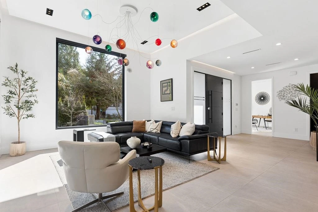 Dining Area Photo of 1200 Bedford Court, North Vancouver, BC