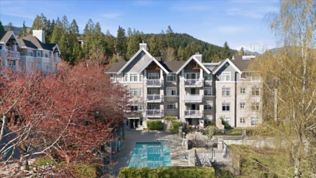 Swimming Pool Photo of 212 1428 Parkway Boulevard, Coquitlam, BC