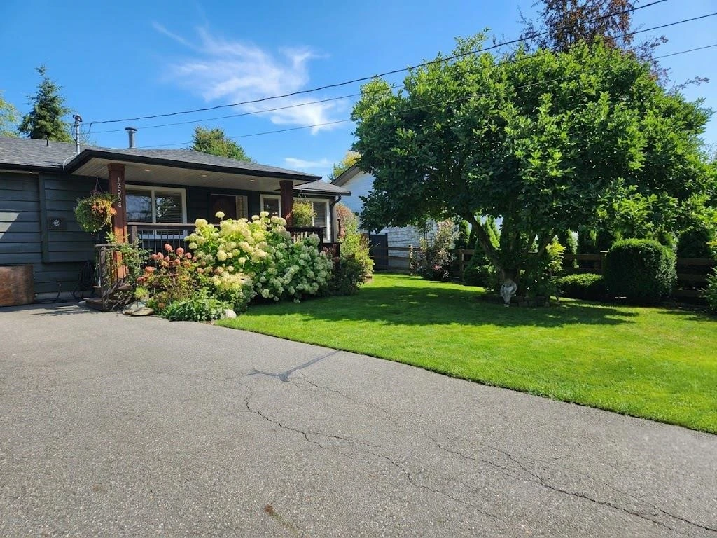 Family Room Photo of 12082 261 Street, Maple Ridge, BC