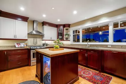 Kitchen Island Photo of 2374 Nelson Avenue, West Vancouver, BC