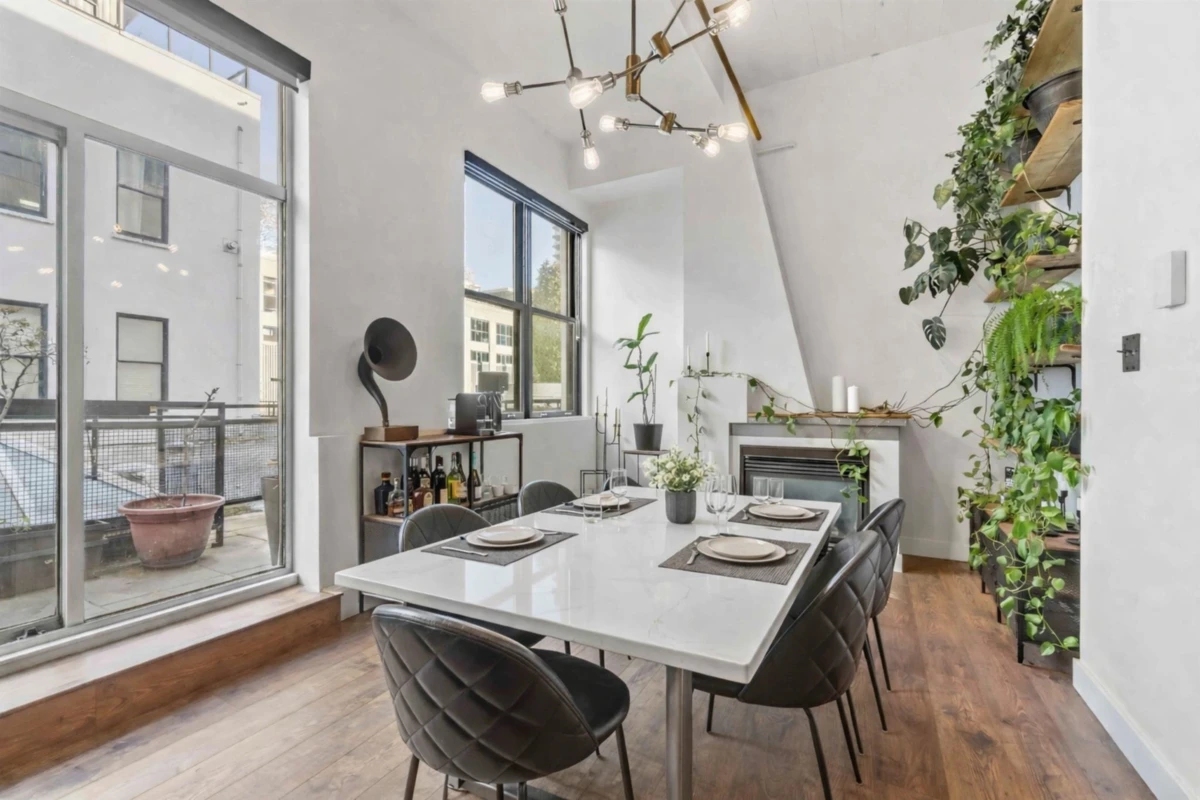 Dining Area Photo of 317 549 Columbia Street, New Westminster, BC