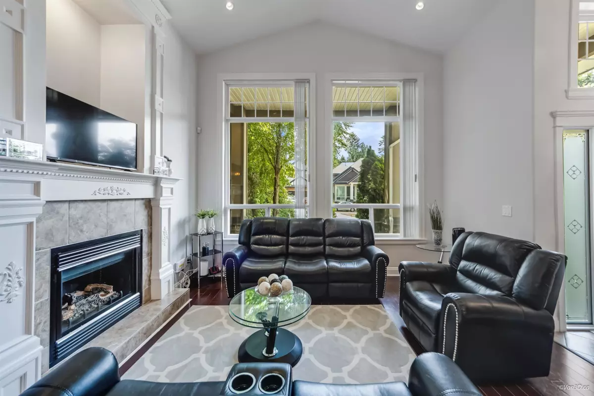 Living Room Photo of 7506 143c Street, Surrey, BC