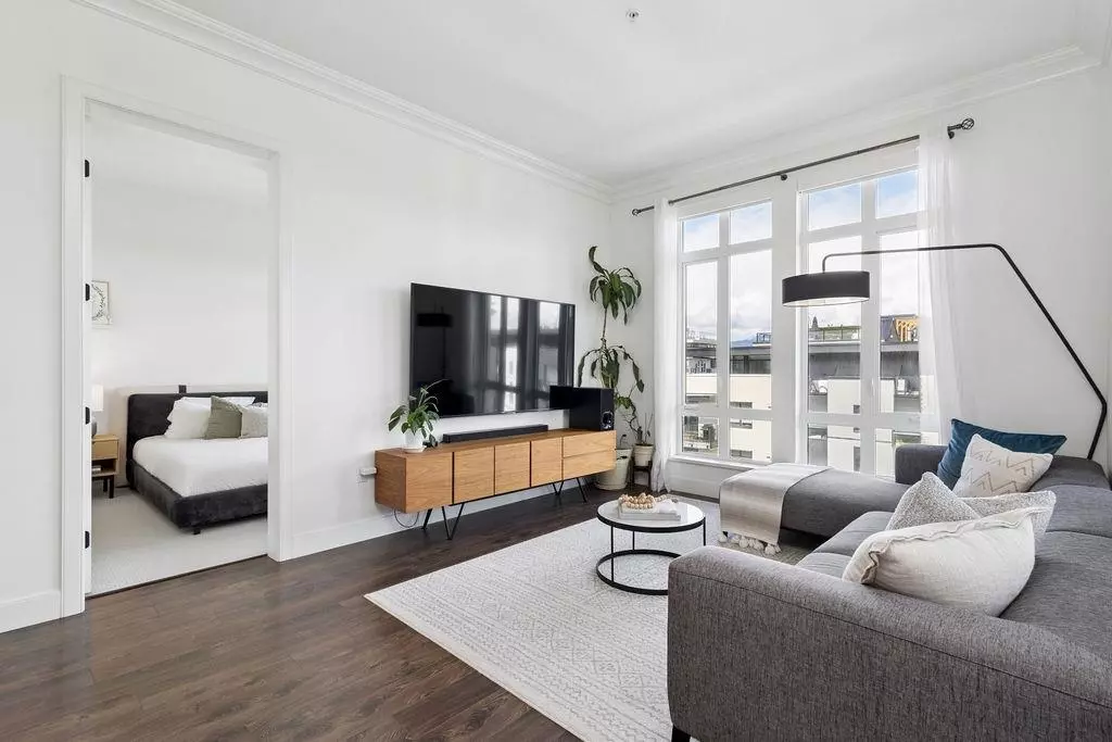 Living Room Photo of 607 168 E 35th Avenue, Vancouver, BC
