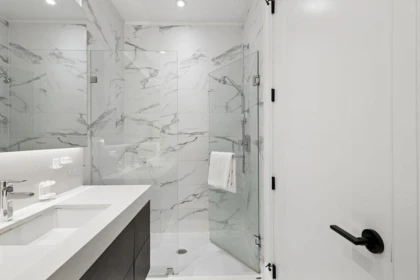 Entry Foyer Photo of 607 168 E 35th Avenue, Vancouver, BC