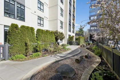 Front Yard Photo of 607 168 E 35th Avenue, Vancouver, BC