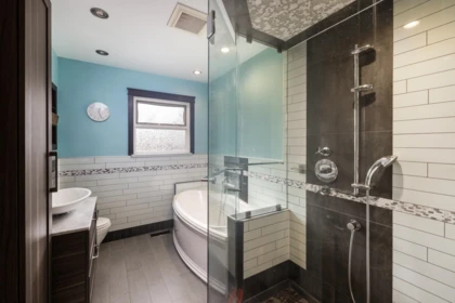 Guest Bathroom Photo of 2041 Tompkins Crescent, North Vancouver, BC