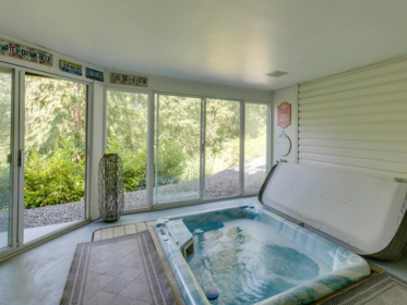Hot Tub / Spa Photo of 7681 Horne Street, Mission, BC