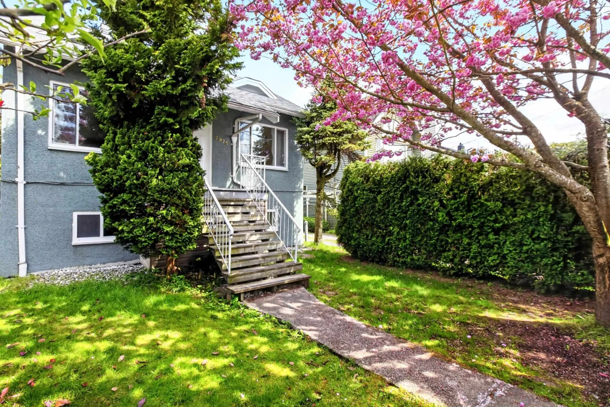 Living Room Photo of 2975 W 8th Avenue, Vancouver, BC