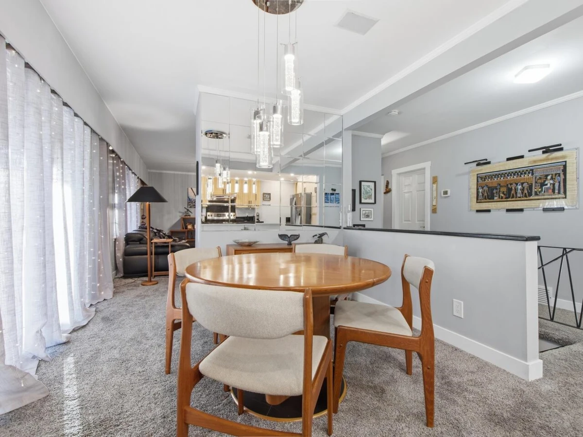 Family Room Photo of 532 W 23 Street, North Vancouver, BC