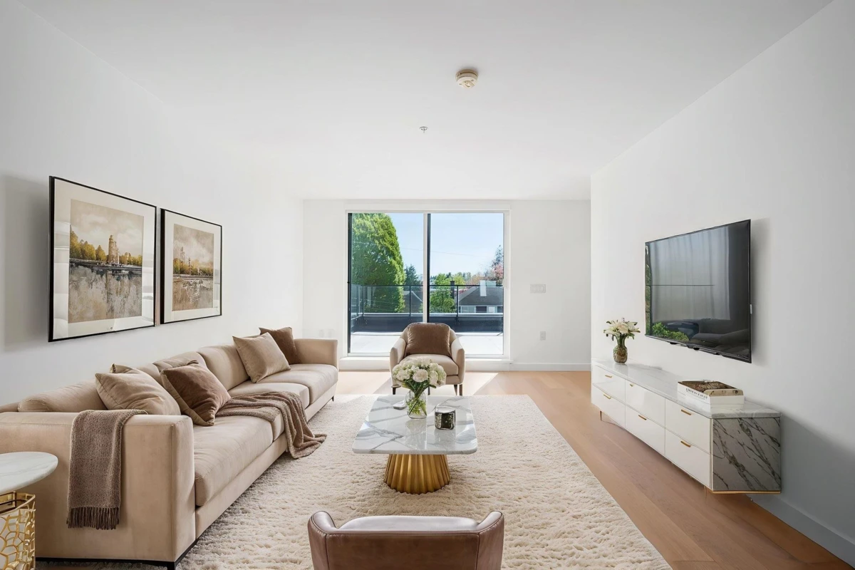 Dining Area Photo of 211 90 King Edward Avenue, Vancouver, BC