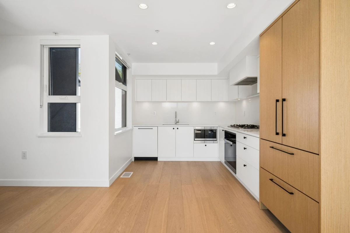Family Room Photo of 211 90 King Edward Avenue, Vancouver, BC