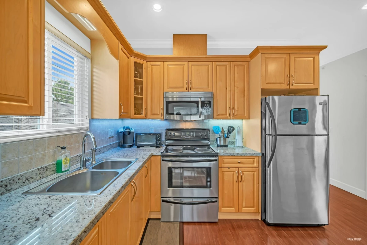 Dining Area Photo of 669 W 71st Avenue, Vancouver, BC