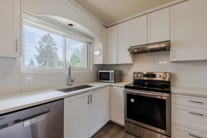 Entry Foyer Photo of 3778 Killarney Street, Port Coquitlam, BC