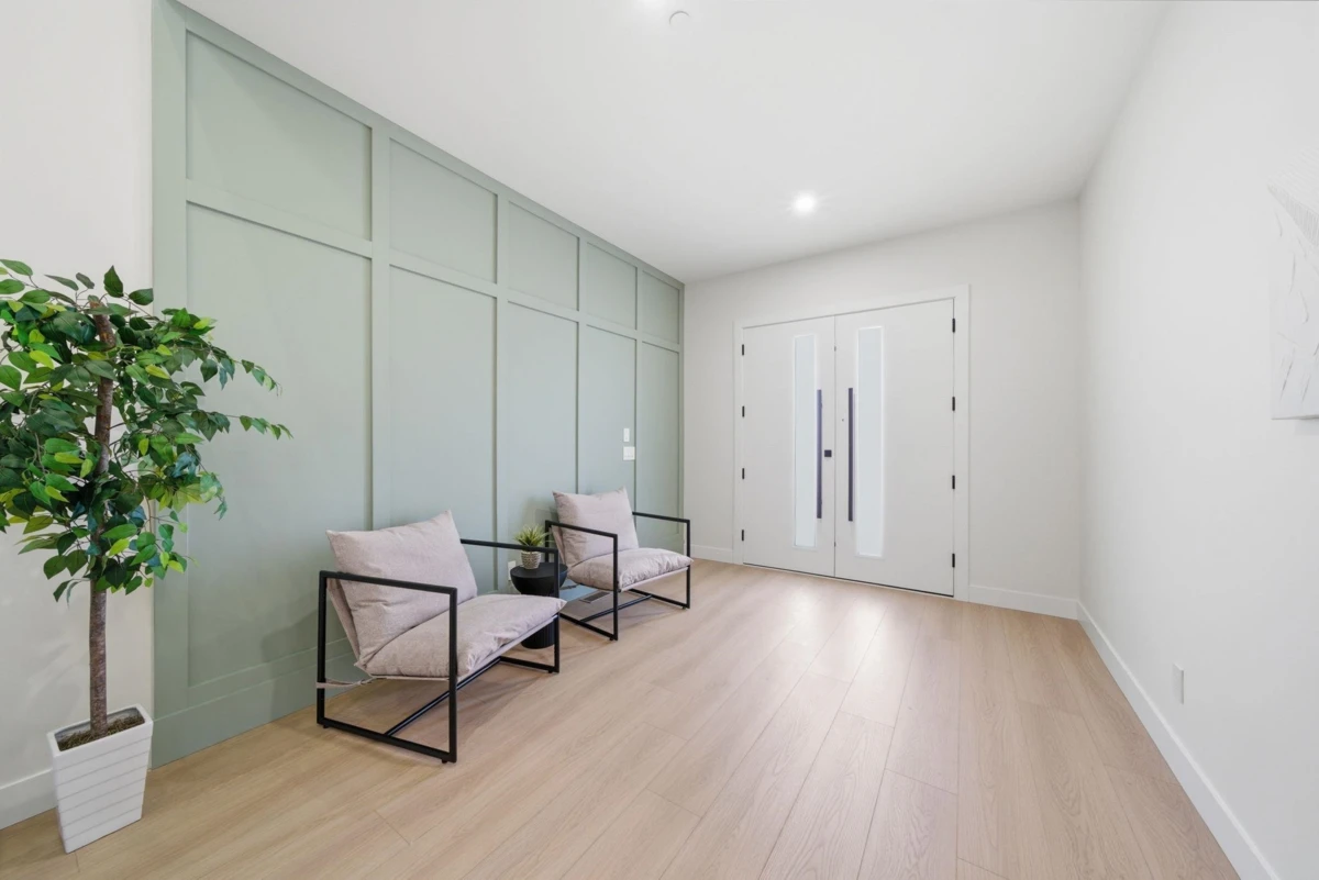 Living Room Photo of 45122 Watson Road, Chilliwack, BC