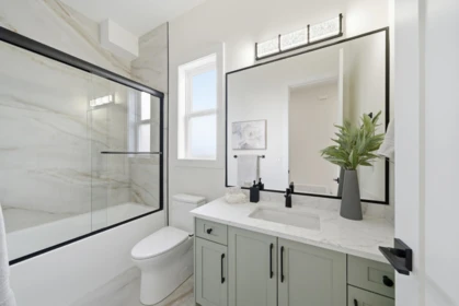 Guest Bathroom Photo of 45122 Watson Road, Chilliwack, BC