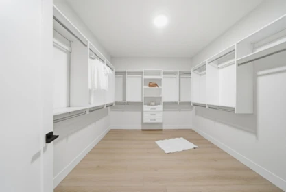 Hallway Photo of 45122 Watson Road, Chilliwack, BC