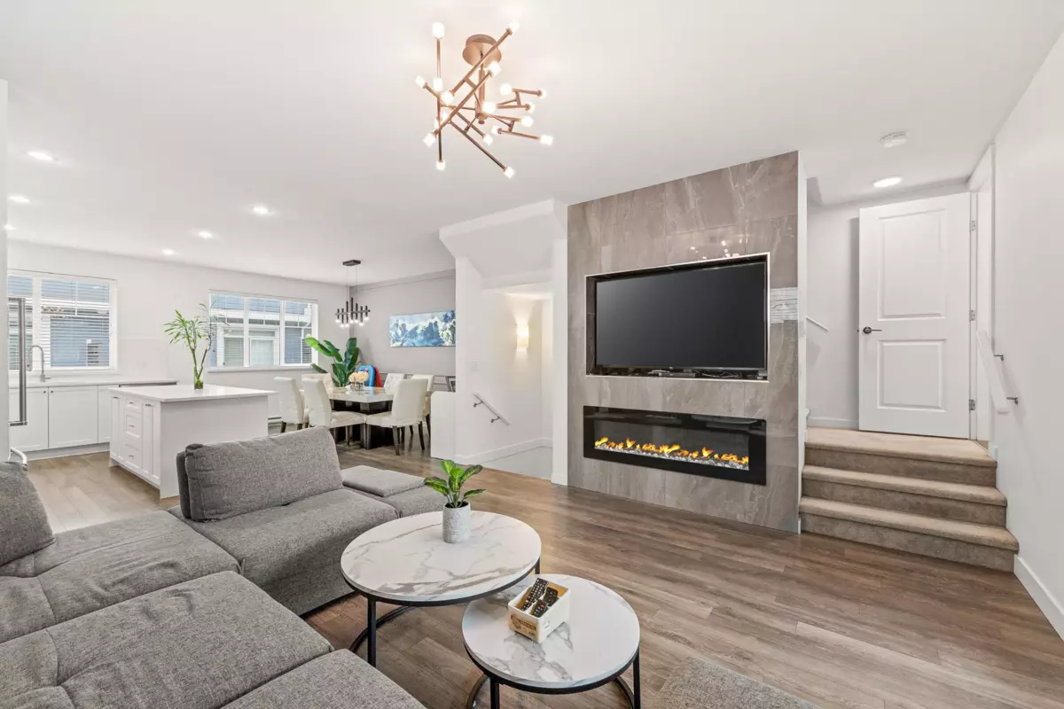 Dining Area Photo of 11 16323 15 Avenue, Surrey, BC