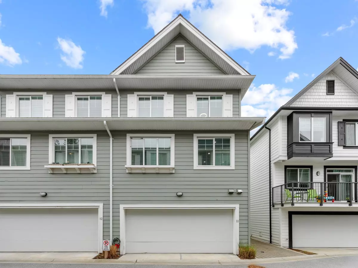 Family Room Photo of 11 16323 15 Avenue, Surrey, BC