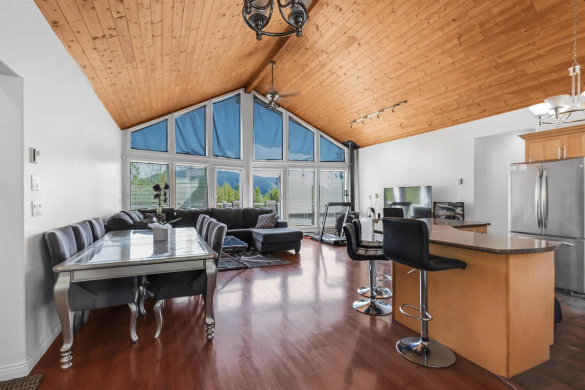 Dining Area Photo of 12302 Cardinal Place, Mission, BC