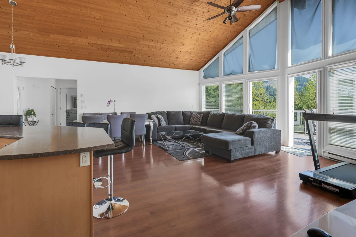 Family Room Photo of 12302 Cardinal Place, Mission, BC