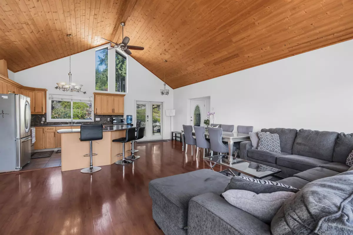 Living Room Photo of 12302 Cardinal Place, Mission, BC