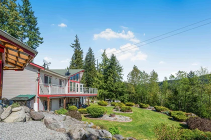 Front Yard Photo of 12302 Cardinal Place, Mission, BC