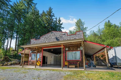 Swimming Pool Photo of 12302 Cardinal Place, Mission, BC