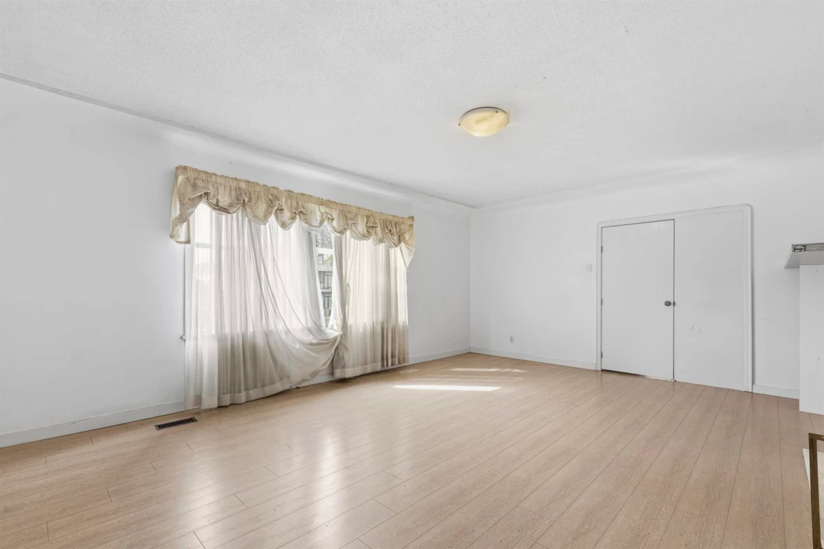 Living Room Photo of 1479 W 57th Avenue, Vancouver, BC