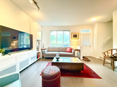 18 3500 Burke Village Promenade, Vancouver, BC, Vancouver — Townhouse for sale