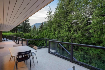 Powder Room Photo of 6240 Summit Avenue, West Vancouver, BC